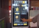 McDonald s zastępuje kasjerów automatami.