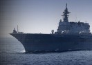 Japonia wdraża okręt wojenny w celu wsparcia amerykańskiej armady , zezwalając po raz pierwszy od II wojny światowej na niezbędne użycie siły .