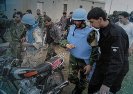Rebelianci Al-Kaidy na zdjęciach z obserwatorami ONZ w Syrii.