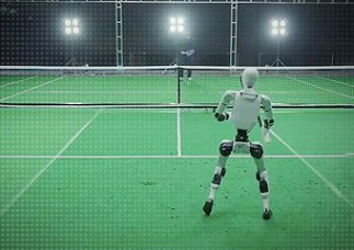 Robot humanoidalny gra w tenisa.