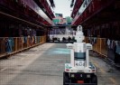 Singapur wdraża kolejne roboty w celu egzekwowania dystansu społecznego.