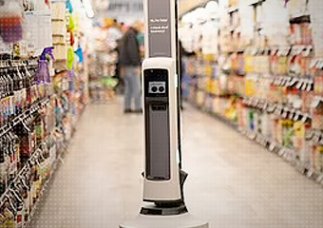Brytyjska sieć supermarketów wprowadza wspomagane sztuczną inteligencją roboty.